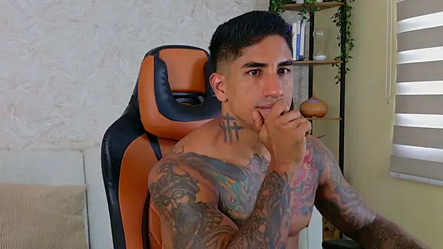 Snapshot of AdanReilly chatting on March 2025 08:00:01 PM AdanReilly online show from March 2025 08:00:01 PM