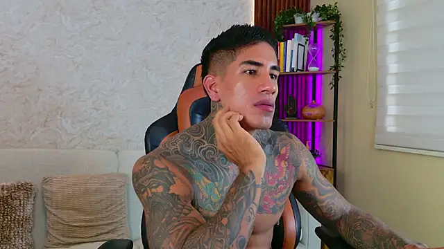 Snapshot of AdanReilly chatting on November 2025 12:10:02 PM AdanReilly online show from November 2025 12:10:02 PM