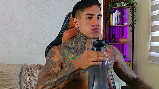 Snapshot of AdanReilly chatting on September 2025 03:14:01 PM AdanReilly online show from September 2025 03:14:01 PM