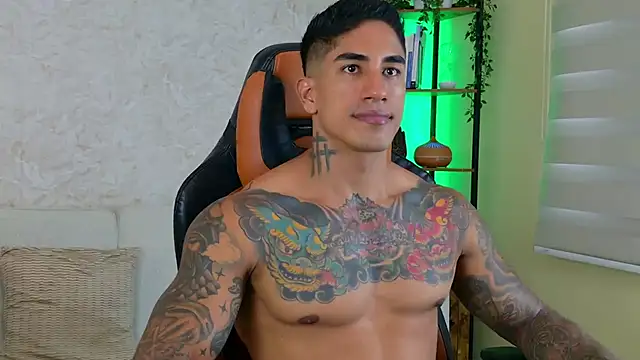 Snapshot of AdanReilly chatting on February 2025 09:48:01 PM AdanReilly online show from February 2025 09:48:01 PM