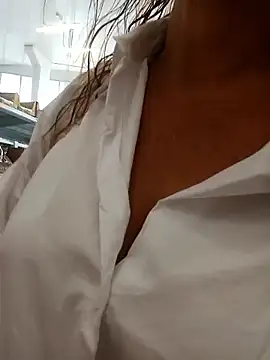 Snapshot of CioniWeiss chatting on February 2025 08:11:02 PM CioniWeiss online show from February 2025 08:11:02 PM