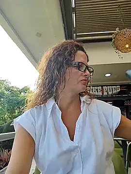 Snapshot of CioniWeiss chatting on October 2025 09:05:02 PM CioniWeiss online show from October 2025 09:05:02 PM