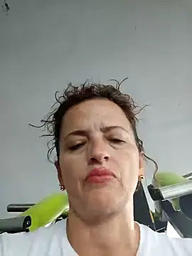 Snapshot of CioniWeiss chatting on February 2025 04:15:01 PM CioniWeiss online show from February 2025 04:15:01 PM