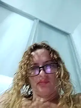 Snapshot of CioniWeiss chatting on October 2025 11:44:02 PM CioniWeiss online show from October 2025 11:44:02 PM