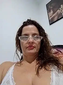 Snapshot of CioniWeiss chatting on March 2025 04:40:02 AM CioniWeiss online show from March 2025 04:40:02 AM