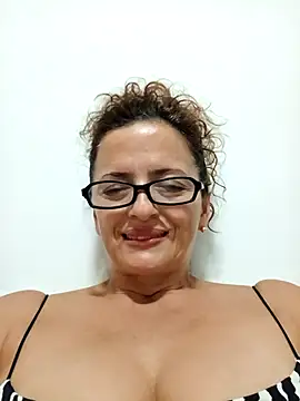 Snapshot of CioniWeiss chatting on February 2025 05:37:01 AM CioniWeiss online show from February 2025 05:37:01 AM