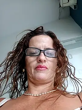 Snapshot of CioniWeiss chatting on February 2025 09:23:01 PM CioniWeiss online show from February 2025 09:23:01 PM