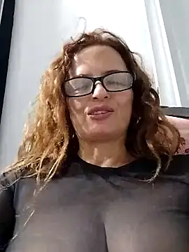 Snapshot of CioniWeiss chatting on September 2025 03:42:02 AM CioniWeiss online show from September 2025 03:42:02 AM