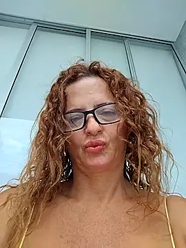 Snapshot of CioniWeiss chatting on October 2025 02:40:01 PM CioniWeiss online show from October 2025 02:40:01 PM