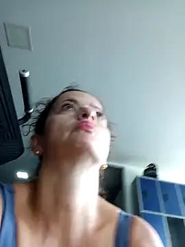 Snapshot of CioniWeiss chatting on March 2025 04:47:01 PM CioniWeiss online show from March 2025 04:47:01 PM