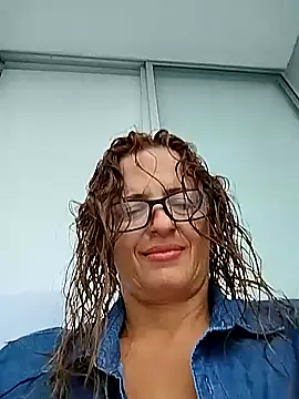 Snapshot of CioniWeiss chatting on October 2025 10:33:01 PM CioniWeiss online show from October 2025 10:33:01 PM