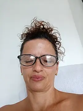 Snapshot of CioniWeiss chatting on February 2025 06:37:01 PM CioniWeiss online show from February 2025 06:37:01 PM