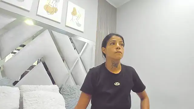 Snapshot of Hellen__4master chatting on January 2026 12:20:02 PM Hellen 4master online show from January 2026 12:20:02 PM