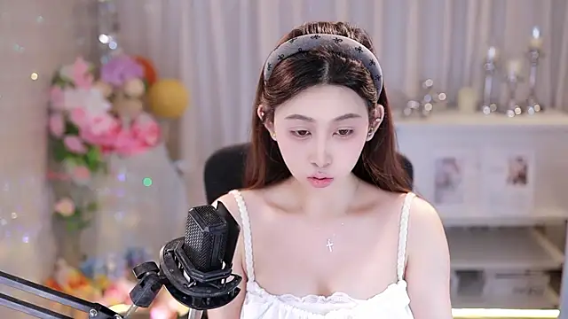 Snapshot of SleepArtist chatting on October 2025 08:04:01 AM SleepArtist online show from October 2025 08:04:01 AM