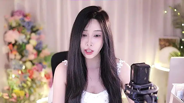 Snapshot of SleepArtist chatting on February 2025 04:20:02 PM SleepArtist online show from February 2025 04:20:02 PM