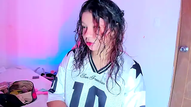 Snapshot of Emily_Coper18 chatting on March 2026 01:45:01 PM Emily Coper18 online show from March 2026 01:45:01 PM