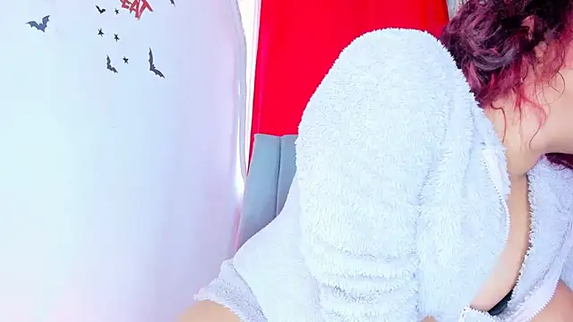 Emily Coper18 online show from November 2025 01:26:02 PM