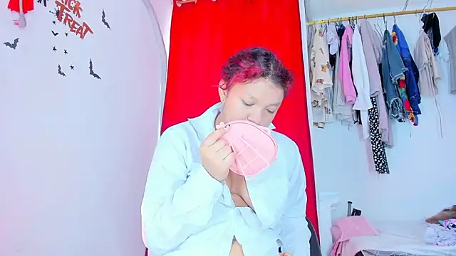 Emily Coper18 online show from November 2025 01:27:02 PM