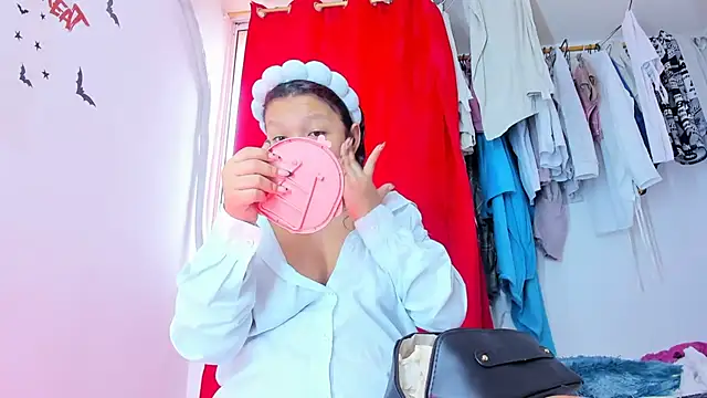 Emily Coper18 online show from November 2025 01:23:02 PM