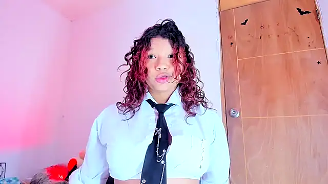 Snapshot of Emily_Coper18 chatting on April 2026 04:35:01 PM Emily Coper18 online show from April 2026 04:35:01 PM