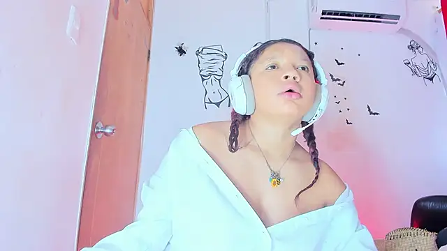 Emily Coper18 online show from January 2026 01:29:01 PM