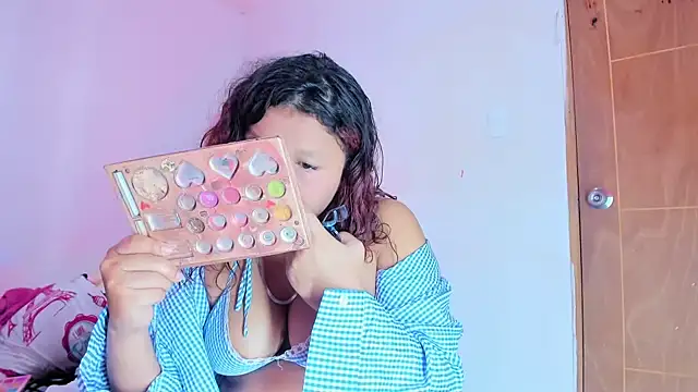 Snapshot of Emily_Coper18 chatting on April 2026 02:12:01 PM Emily Coper18 online show from April 2026 02:12:01 PM