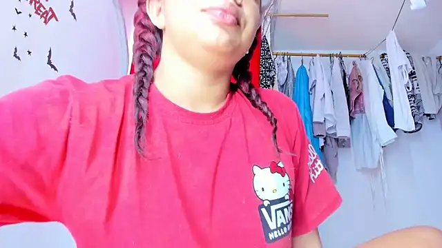 Emily Coper18 online show from November 2025 01:32:02 PM