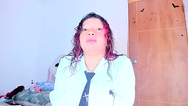 Snapshot of Emily_Coper18 chatting on May 2026 02:11:01 PM Emily Coper18 online show from May 2026 02:11:01 PM