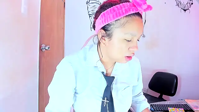 Snapshot of Emily_Coper18 chatting on March 2026 01:58:01 PM Emily Coper18 online show from March 2026 01:58:01 PM