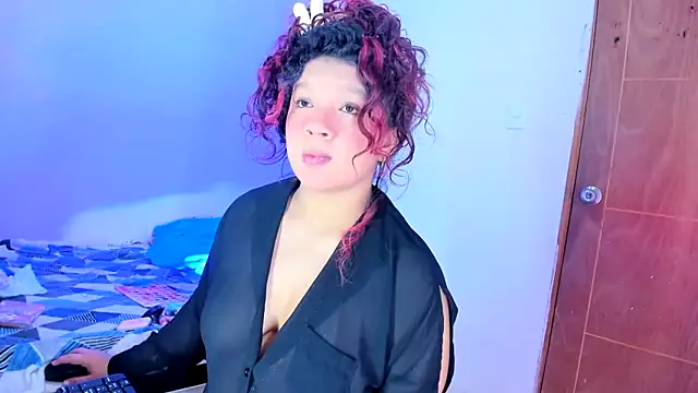 Snapshot of Emily_Coper18 chatting on June 2026 03:01:02 AM Emily Coper18 online show from June 2026 03:01:02 AM