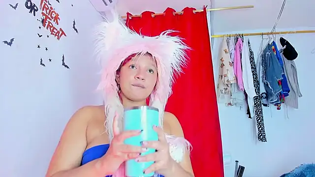 Emily Coper18 online show from November 2025 06:44:02 PM