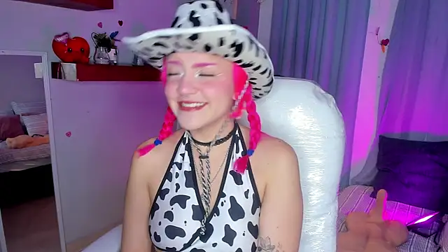 Snapshot of Tiny__Emmy chatting on October 2025 06:59:02 AM Tiny Emmy online show from October 2025 06:59:02 AM