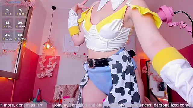 Snapshot of Tiny__Emmy chatting on October 2025 09:28:02 PM Tiny Emmy online show from October 2025 09:28:02 PM