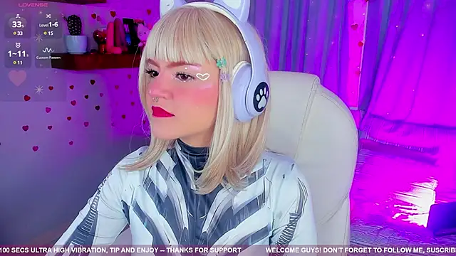 Snapshot of Tiny__Emmy chatting on February 2025 03:33:01 PM Tiny Emmy online show from February 2025 03:33:01 PM