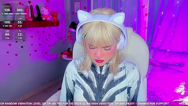 Snapshot of Tiny__Emmy chatting on February 2025 10:27:01 PM Tiny Emmy online show from February 2025 10:27:01 PM