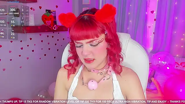 Snapshot of Tiny__Emmy chatting on February 2025 10:04:01 PM Tiny Emmy online show from February 2025 10:04:01 PM