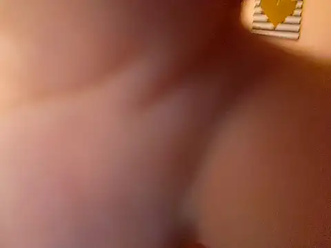 Snapshot of Blanquitaaa chatting on December 2024 09:20:02 PM Blanquitaaa online show from December 2024 09:20:02 PM