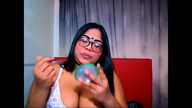 Snapshot of Indian_Lola00 chatting on October 2025 06:26:02 AM Indian Lola00 online show from October 2025 06:26:02 AM