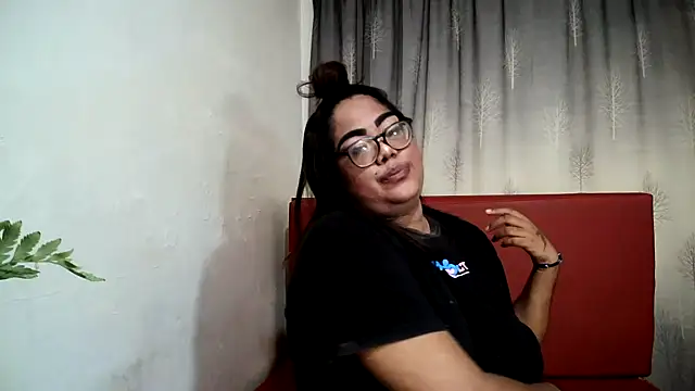 Snapshot of Indian_Lola00 chatting on February 2025 09:32:01 PM Indian Lola00 online show from February 2025 09:32:01 PM