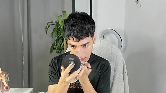 Snapshot of sebas_rose chatting on December 2025 01:43:02 PM sebas rose online show from December 2025 01:43:02 PM