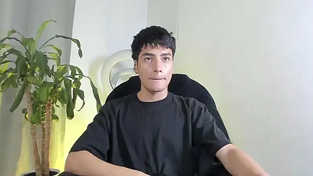 Snapshot of sebas_rose chatting on December 2025 01:38:02 PM sebas rose online show from December 2025 01:38:02 PM