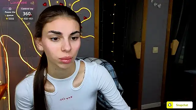 EmmyGreans online show from October 2025 05:41:01 AM