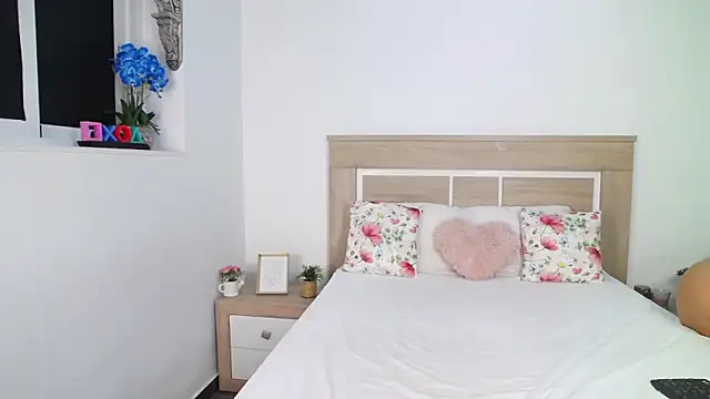 AylinRoss online show from September 2025 05:28:01 PM