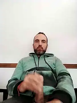 Snapshot of leon3875 chatting on December 2024 03:33:02 PM leon3875 online show from December 2024 03:33:02 PM