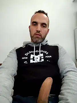 Snapshot of leon3875 chatting on September 2025 03:21:02 PM leon3875 online show from September 2025 03:21:02 PM