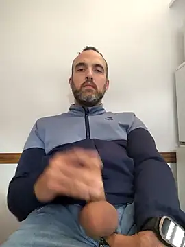 Snapshot of leon3875 chatting on December 2025 03:32:02 PM leon3875 online show from December 2025 03:32:02 PM