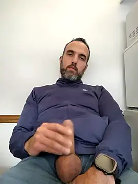 leon3875 online show from December 2025 03:25:01 PM