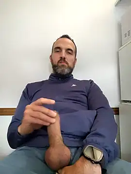 leon3875 online show from December 2025 03:27:02 PM