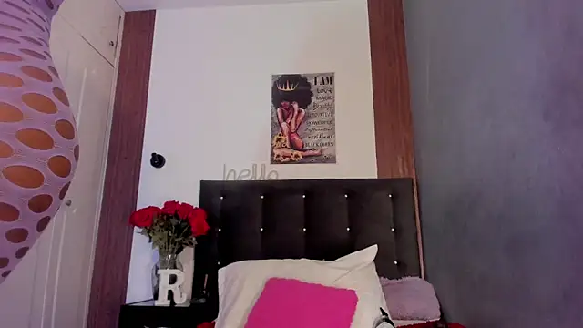 Reina Love2 online show from April 2026 02:35:01 AM