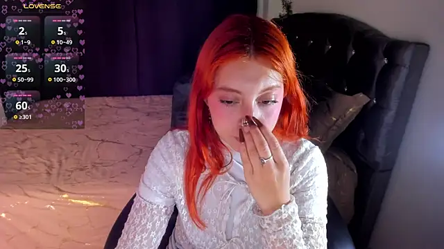 Snapshot of Violetaarey chatting on April 2026 02:07:01 AM Violetaarey online show from April 2026 02:07:01 AM